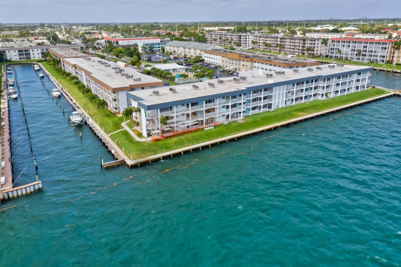 110 Shore Court, Unit 201, North Palm Beach, FL 33408 Photo