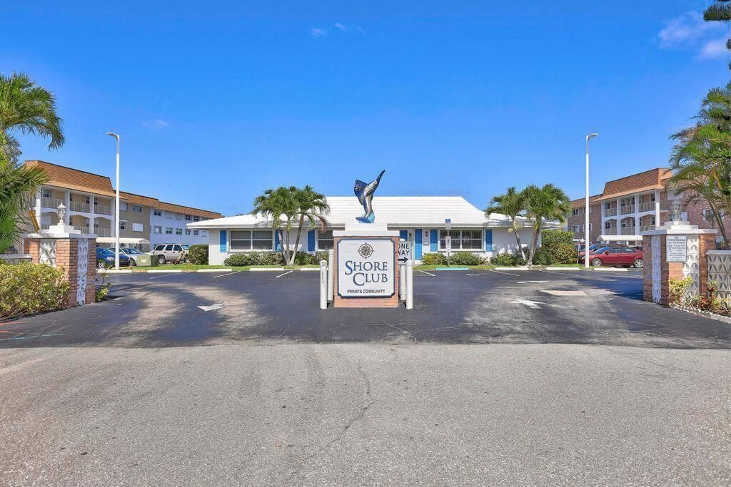 110 Shore Court, Unit 201, North Palm Beach, FL 33408 Photo