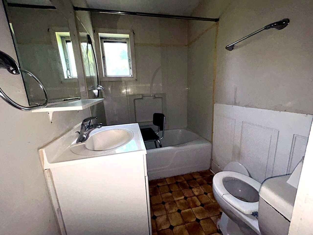 486 Scott Road Photo 11