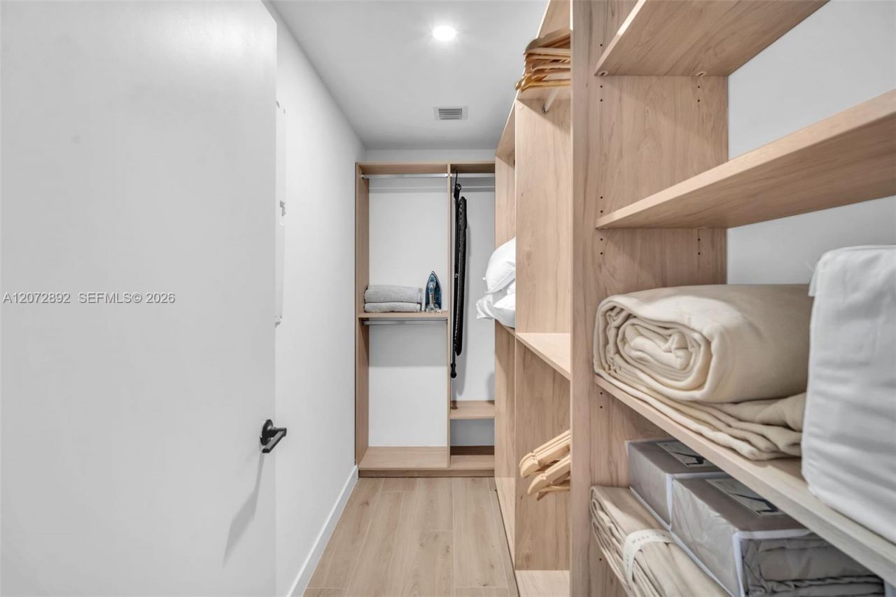 225 N Miami Ave, Unit 210, Miami, FL 33128 Photo