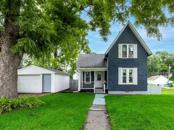 1550 W 15th Street , Davenport, IA 52804