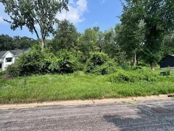 1530 Burg Avenue , Saint Paul, MN 55119