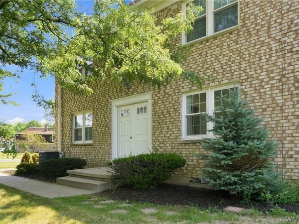 90 Carriage Drive, Unit 8, Orchard Park, NY 14127