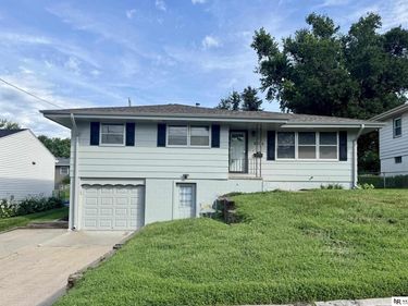 8304 Seward Street, Omaha, NE 68114