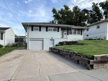 8304 Seward Street, Omaha, NE 68114