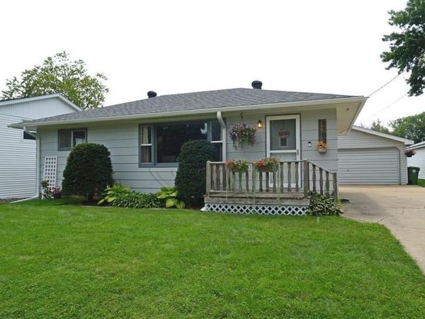 1102 18th Avenue, Charles City, IA 50616