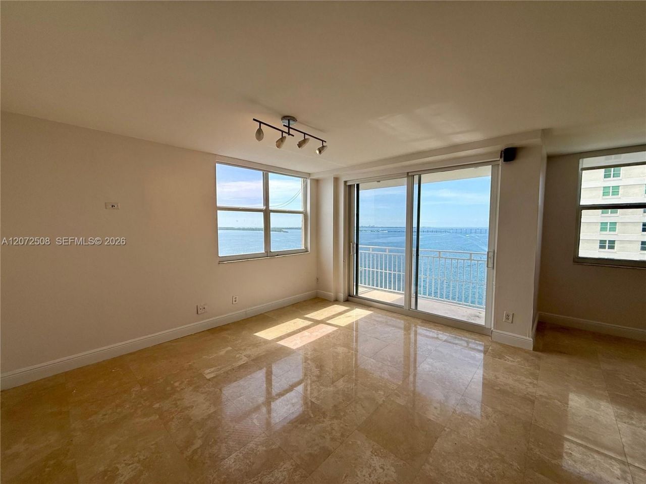 770 Claughton Island Dr , Unit 2016, Miami, FL 33131 Photo