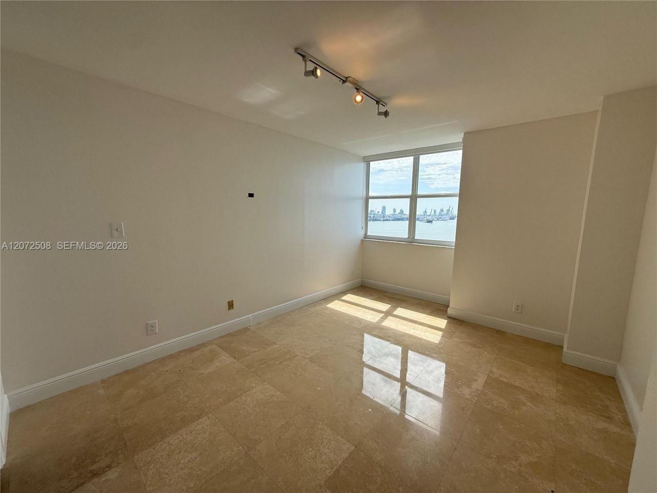 770 Claughton Island Dr , Unit 2016, Miami, FL 33131 Photo