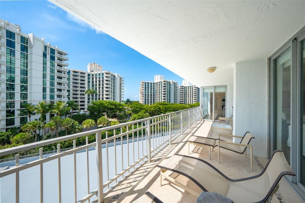 600 Grapetree Dr , Unit 6BS, Key Biscayne, FL 33149 Photo