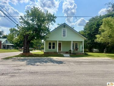 101 Mammoth Cave Avenue, Park City, KY 42160