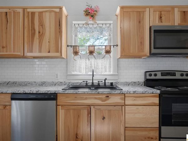 101 Mammoth Cave Avenue, Park City, KY 42160