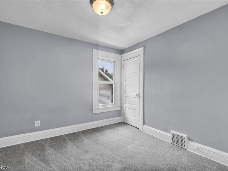 950 Haynes Street, Akron, OH 44307 Photo 13