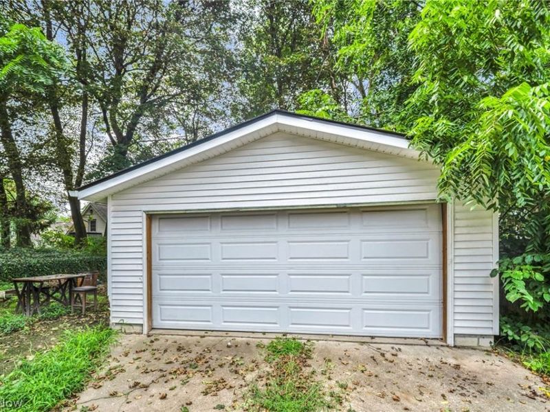 950 Haynes Street, Akron, OH 44307 Photo 32