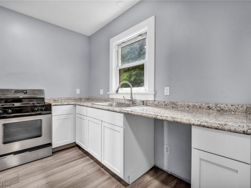 950 Haynes Street, Akron, OH 44307 Photo 8