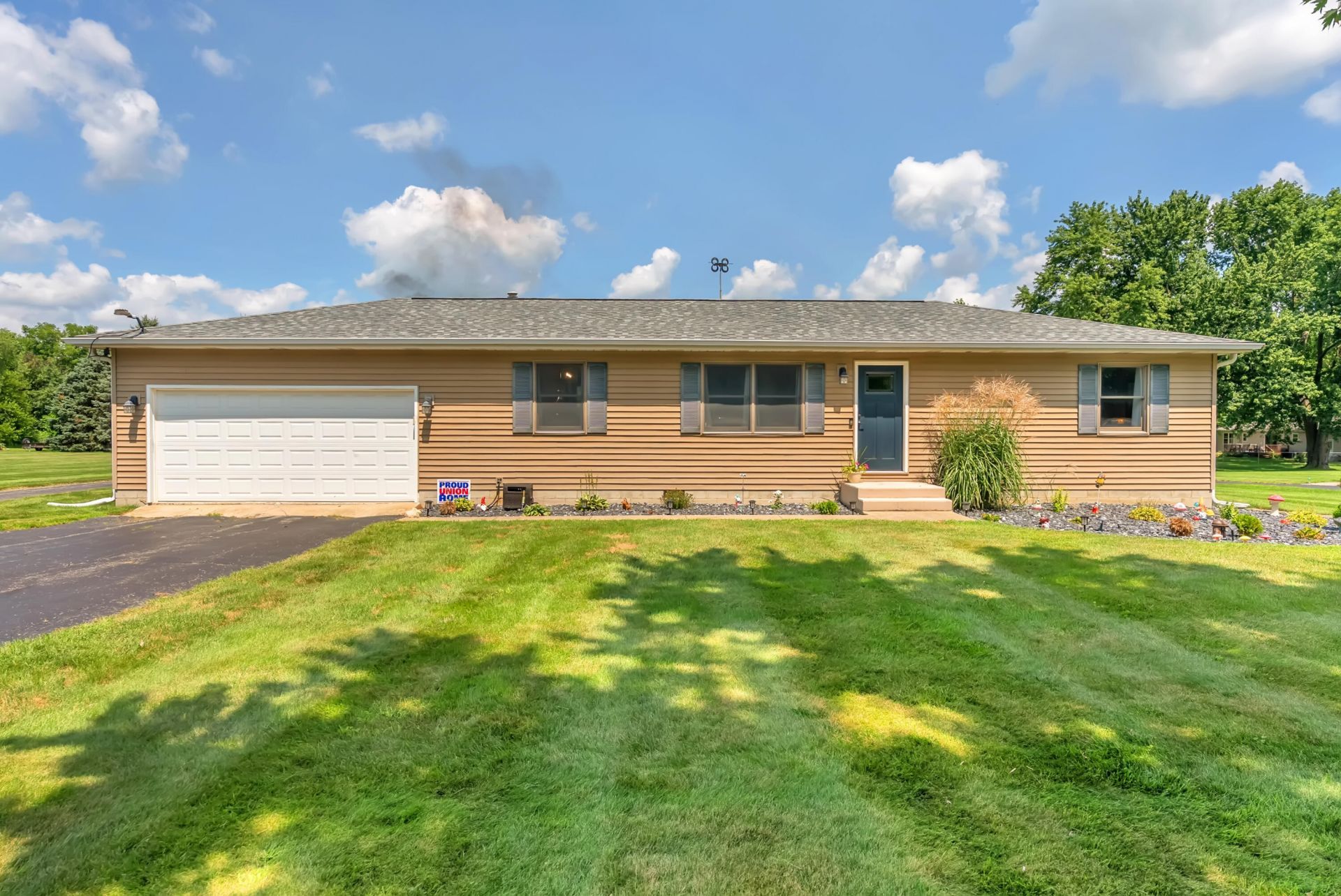383 W State Road 8, Hebron, IN 46341 Main Photo
