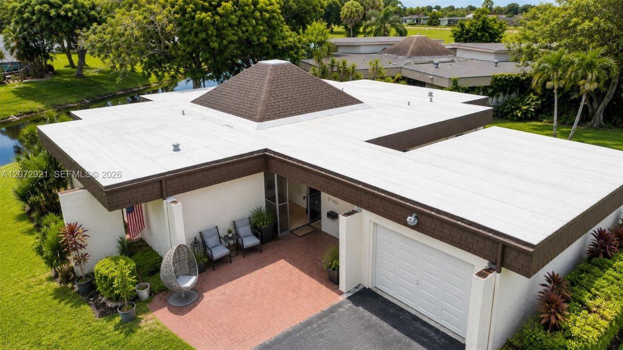 5700 White Hickory Cir , Tamarac, FL 33319 Photo