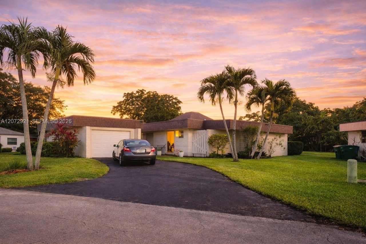 5700 White Hickory Cir , Tamarac, FL 33319 Photo