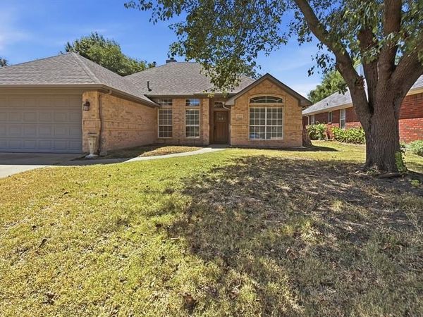 1077 Westgrove Drive , Saginaw, TX 76179