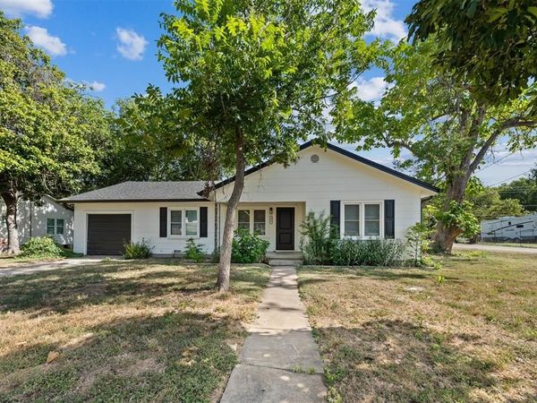 903 E Avenue C , Valley Mills, TX 76689
