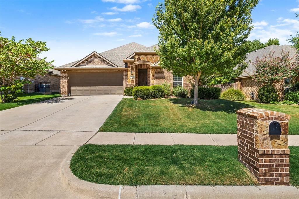 913 Abbey Lane, Midlothian, TX 76065 Main Photo