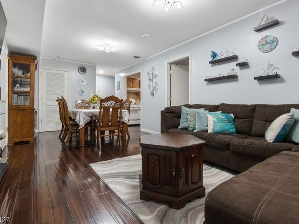 395 College Dr, Edison, NJ 08817