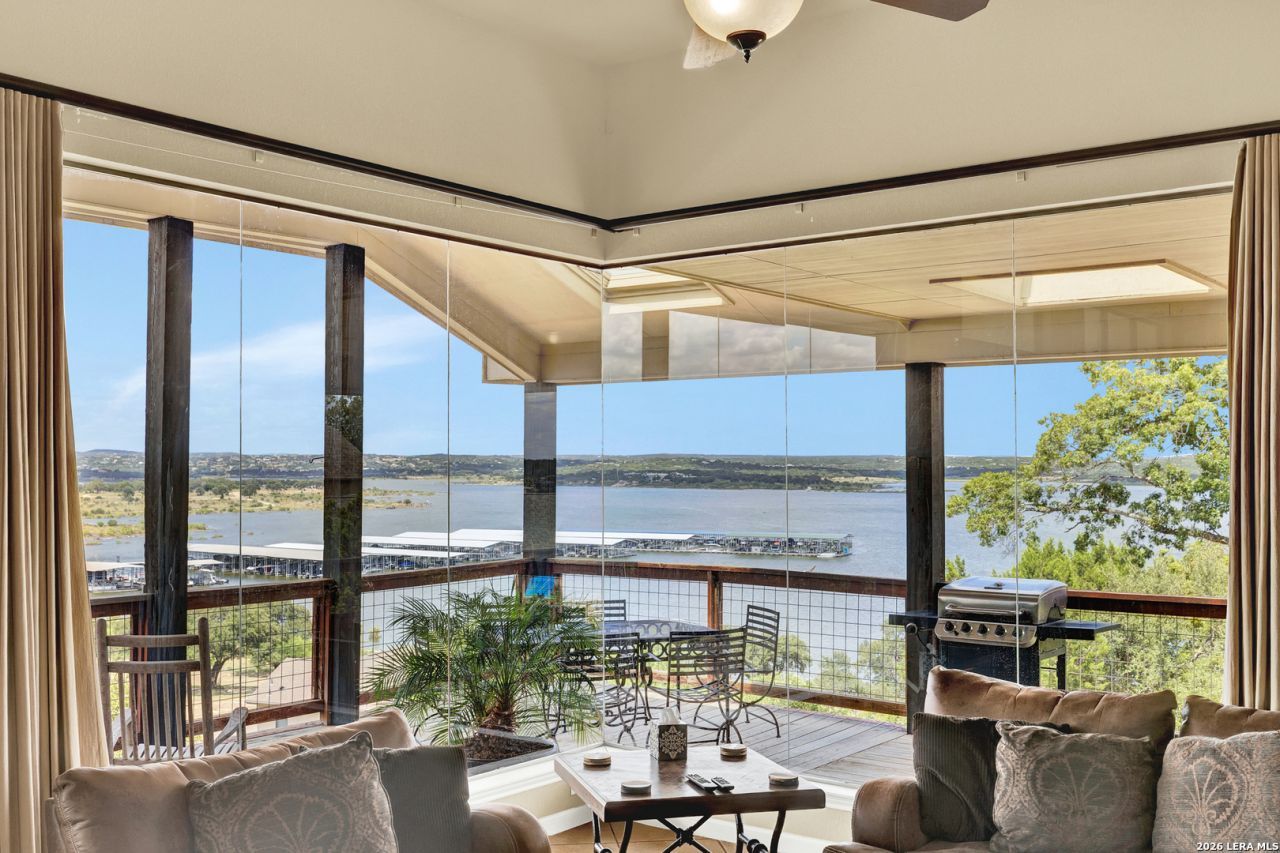 1525 W Lakeside Dr, Canyon Lake, TX 78133 Main Photo