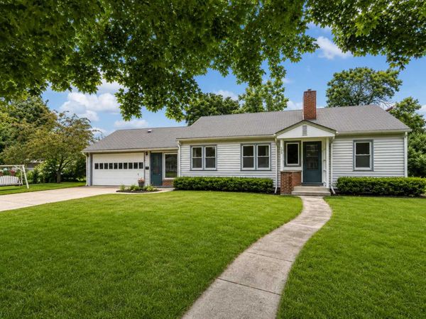 128 N Park Lane, Le Sueur, MN 56058