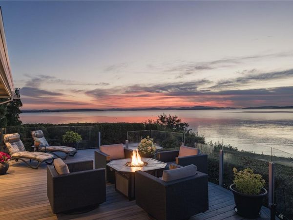 8585 Lochside Dr , North Saanich, BC V8L 1M5
