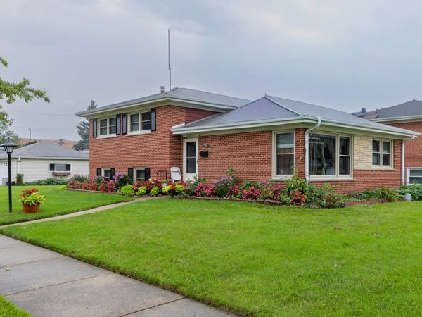 2201 PINE Street , Des Plaines, IL 60018