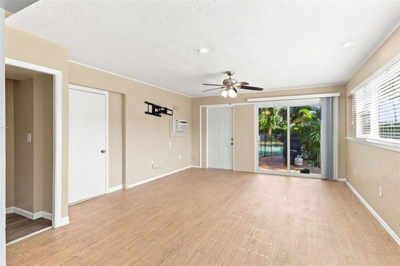 1003 Patterson Drive, Sarasota, FL 34234 Photo