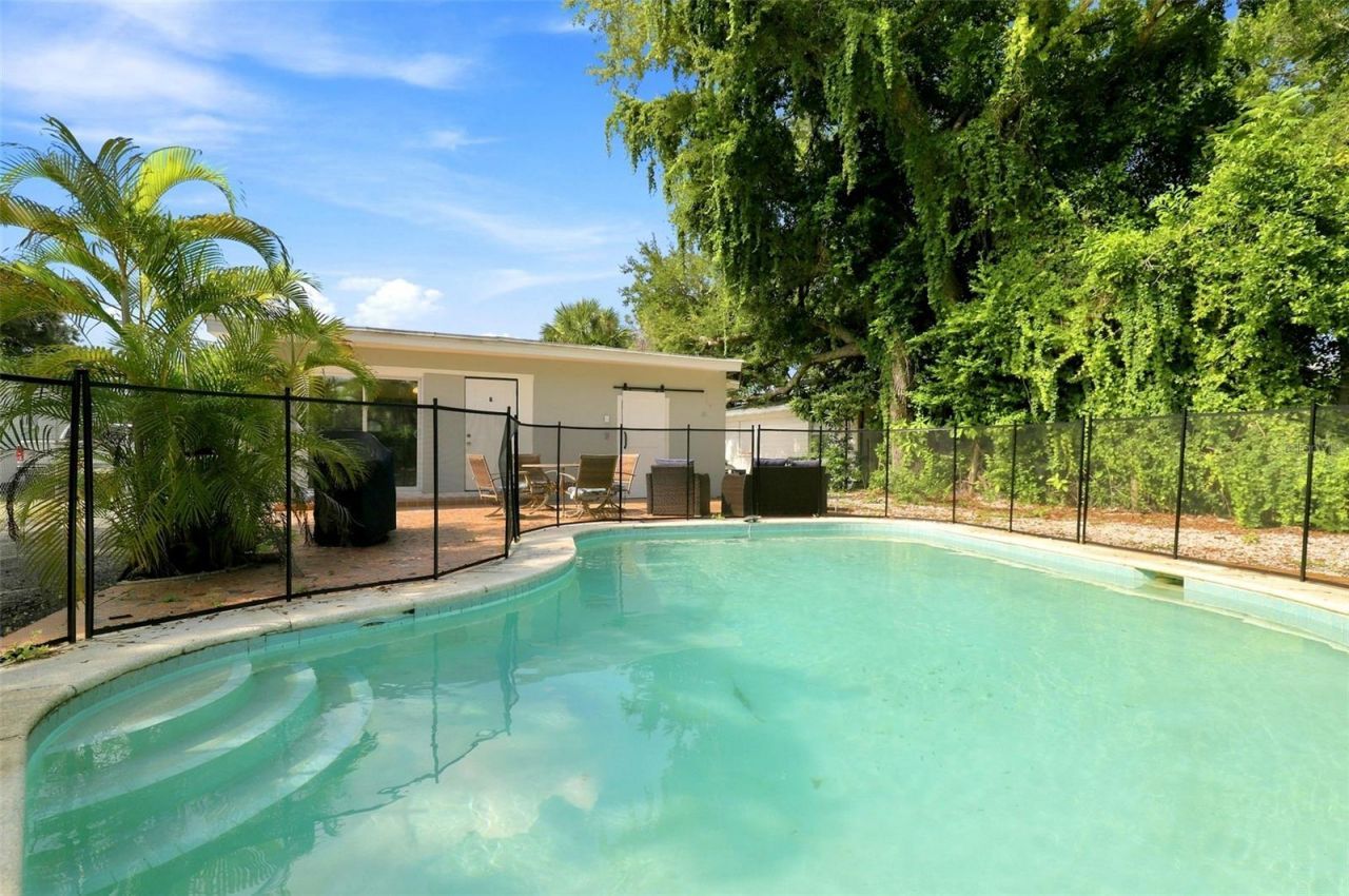 1003 Patterson Drive, Sarasota, FL 34234 Photo