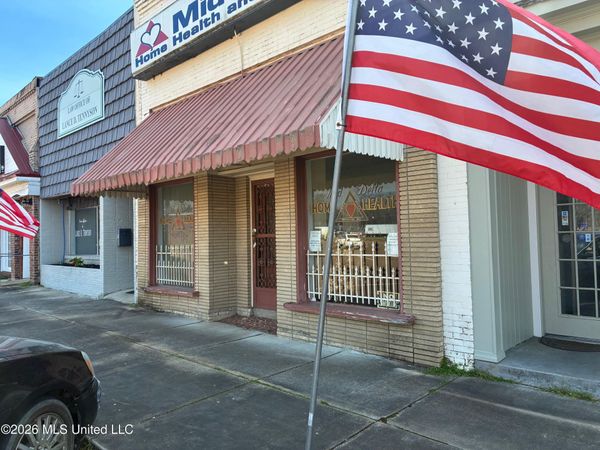 145 Court Square, Charleston, MS 38921