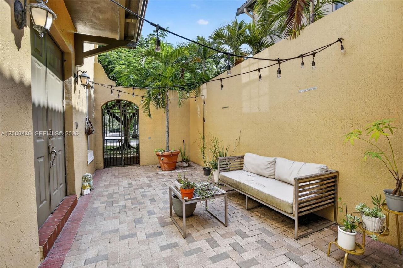 14601 SW 5th St , Pembroke Pines, FL 33027 Photo