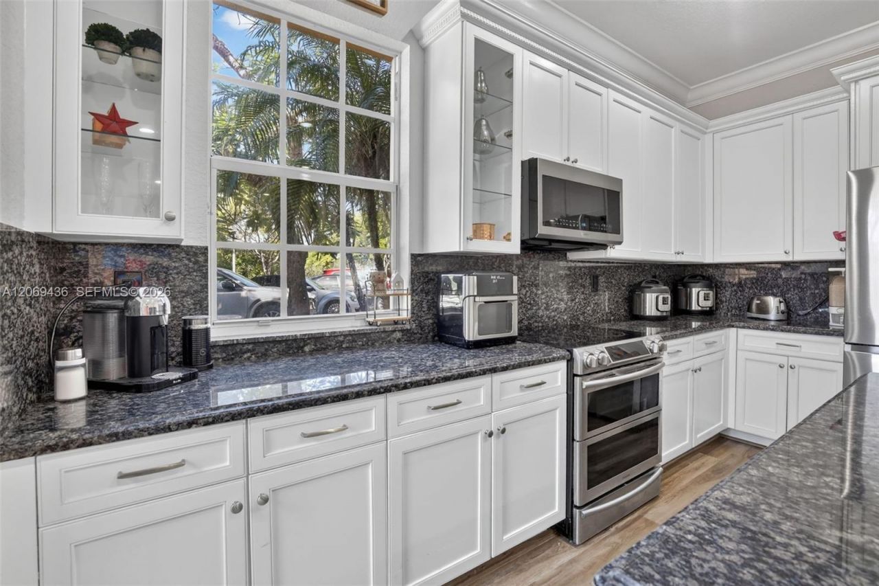 14601 SW 5th St , Pembroke Pines, FL 33027 Photo