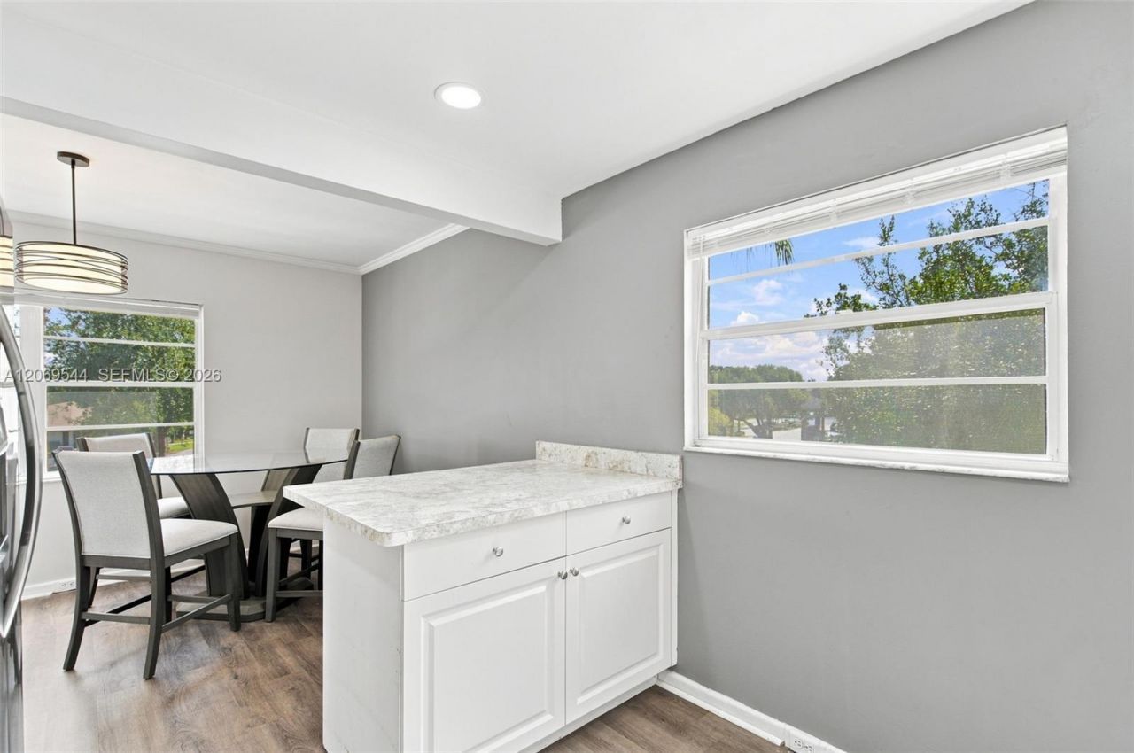 13455 SW 9th Ct, Unit 301J, Pembroke Pines, FL 33027 Photo