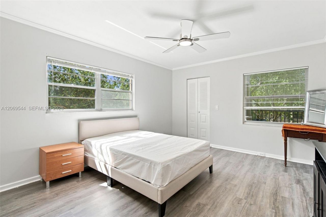 13455 SW 9th Ct, Unit 301J, Pembroke Pines, FL 33027 Photo