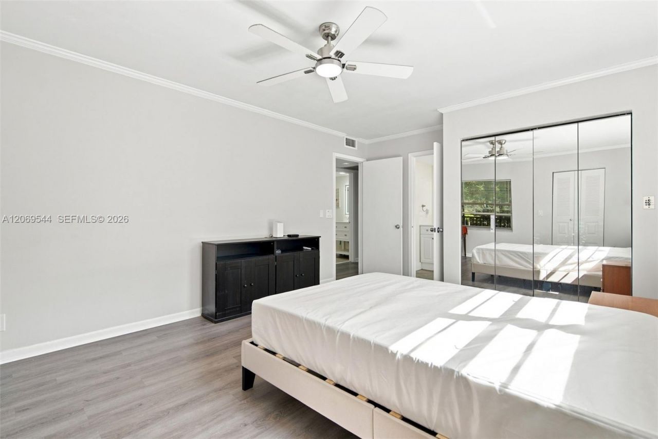 13455 SW 9th Ct, Unit 301J, Pembroke Pines, FL 33027 Photo