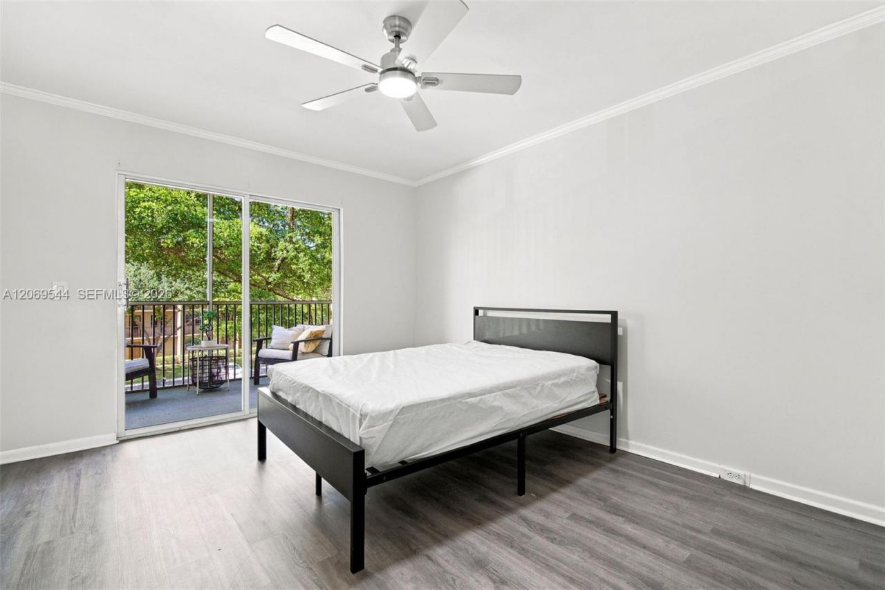 13455 SW 9th Ct, Unit 301J, Pembroke Pines, FL 33027 Photo