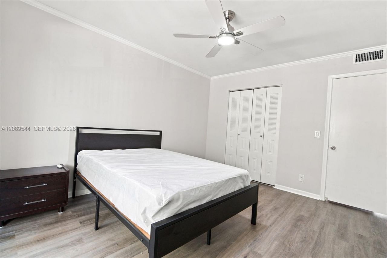 13455 SW 9th Ct, Unit 301J, Pembroke Pines, FL 33027 Photo