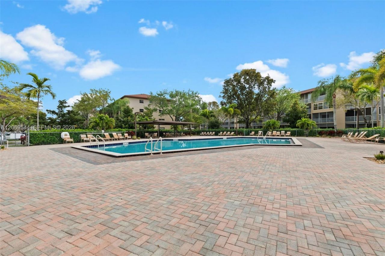 13455 SW 9th Ct, Unit 301J, Pembroke Pines, FL 33027 Photo