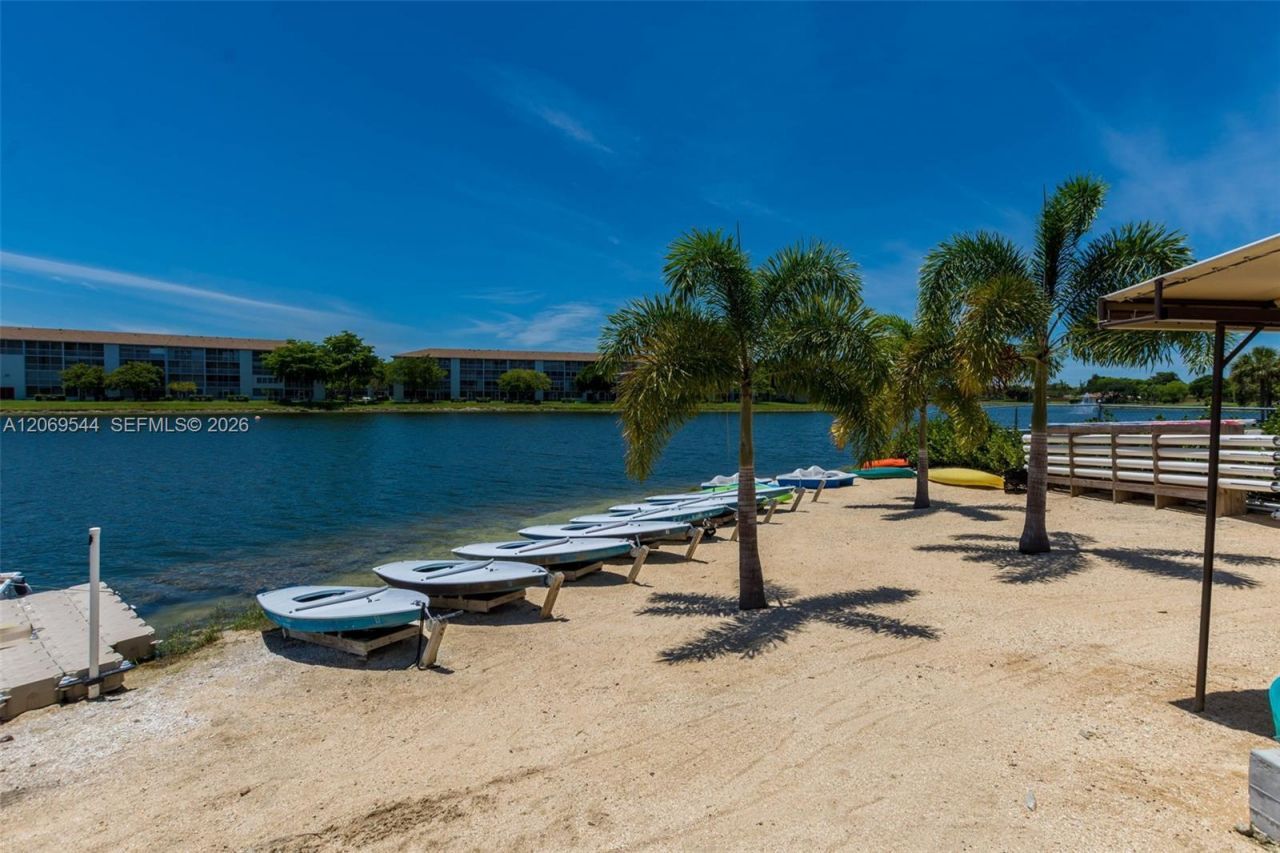 13455 SW 9th Ct, Unit 301J, Pembroke Pines, FL 33027 Photo