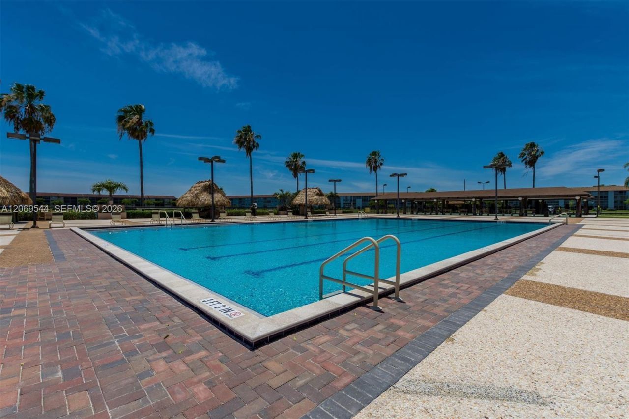 13455 SW 9th Ct, Unit 301J, Pembroke Pines, FL 33027 Photo