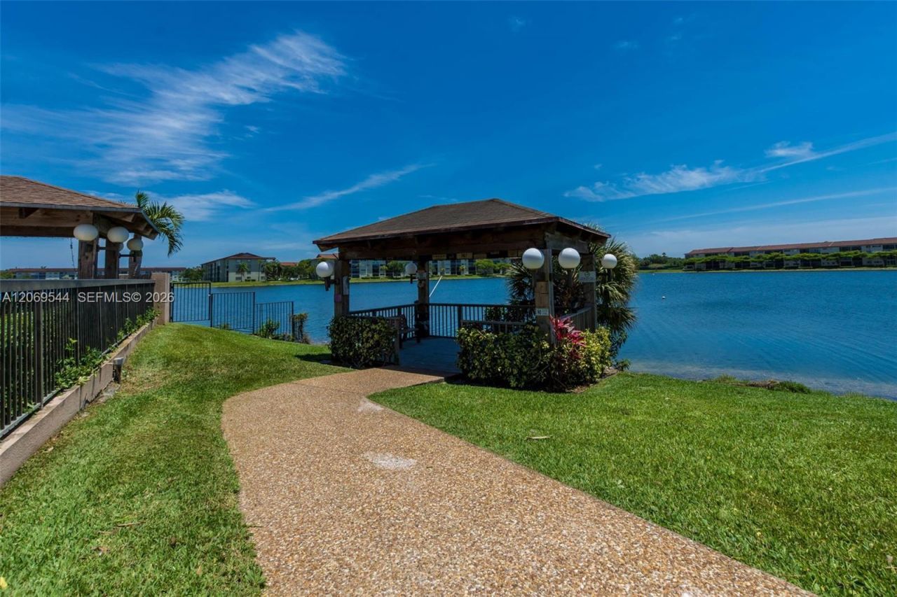 13455 SW 9th Ct, Unit 301J, Pembroke Pines, FL 33027 Photo