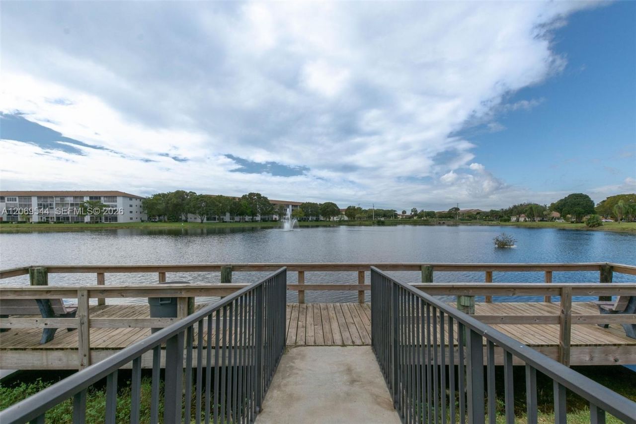13455 SW 9th Ct, Unit 301J, Pembroke Pines, FL 33027 Photo
