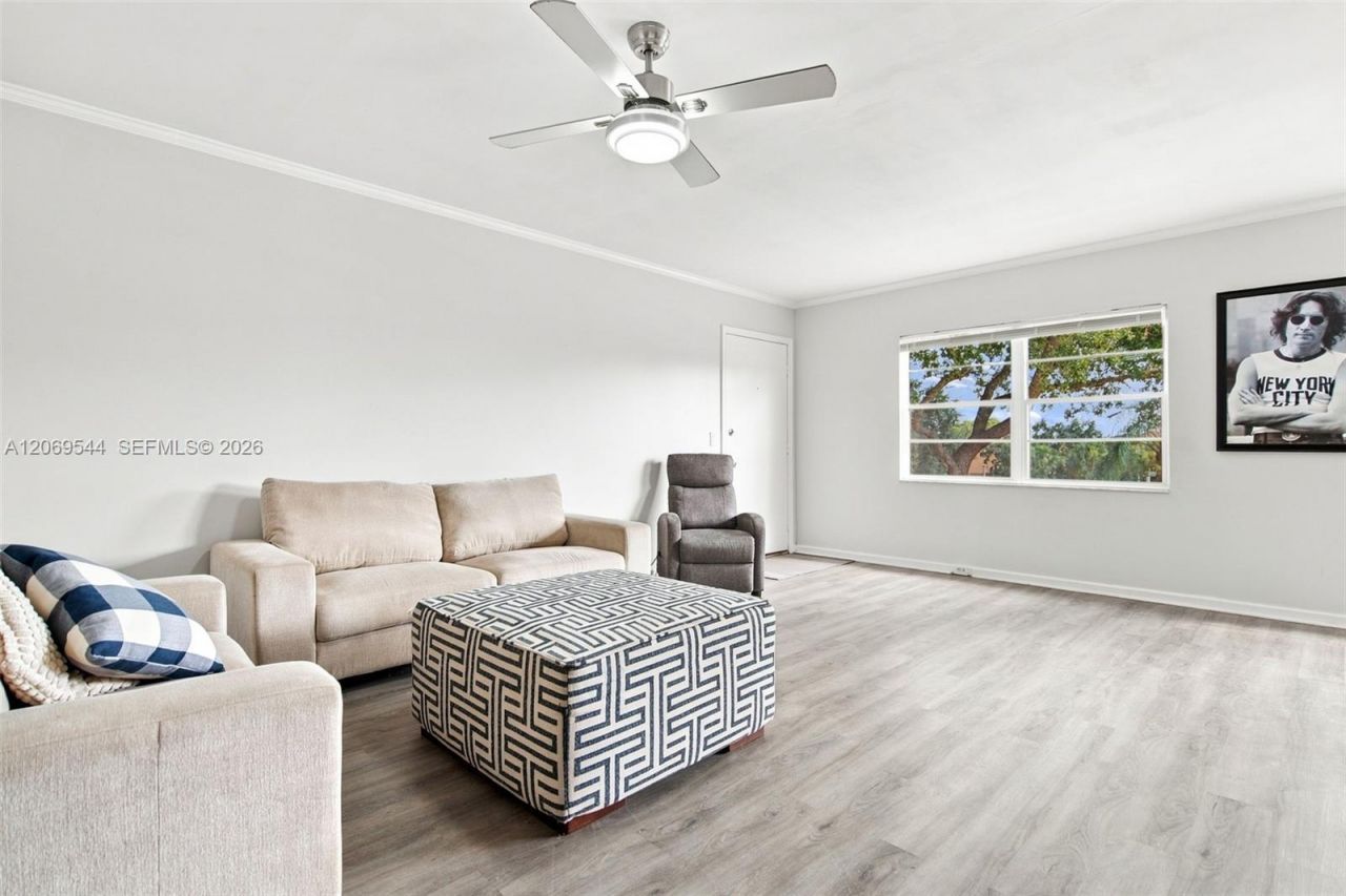 13455 SW 9th Ct, Unit 301J, Pembroke Pines, FL 33027 Photo