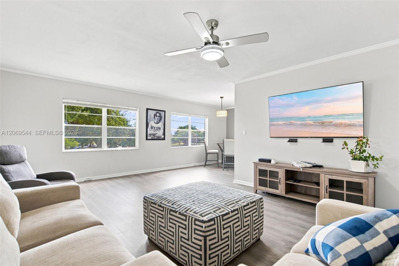 13455 SW 9th Ct, Unit 301J, Pembroke Pines, FL 33027 Photo