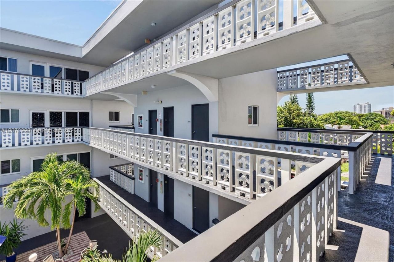 1818 Rodman St , Unit 3B, Hollywood, FL 33020 Photo