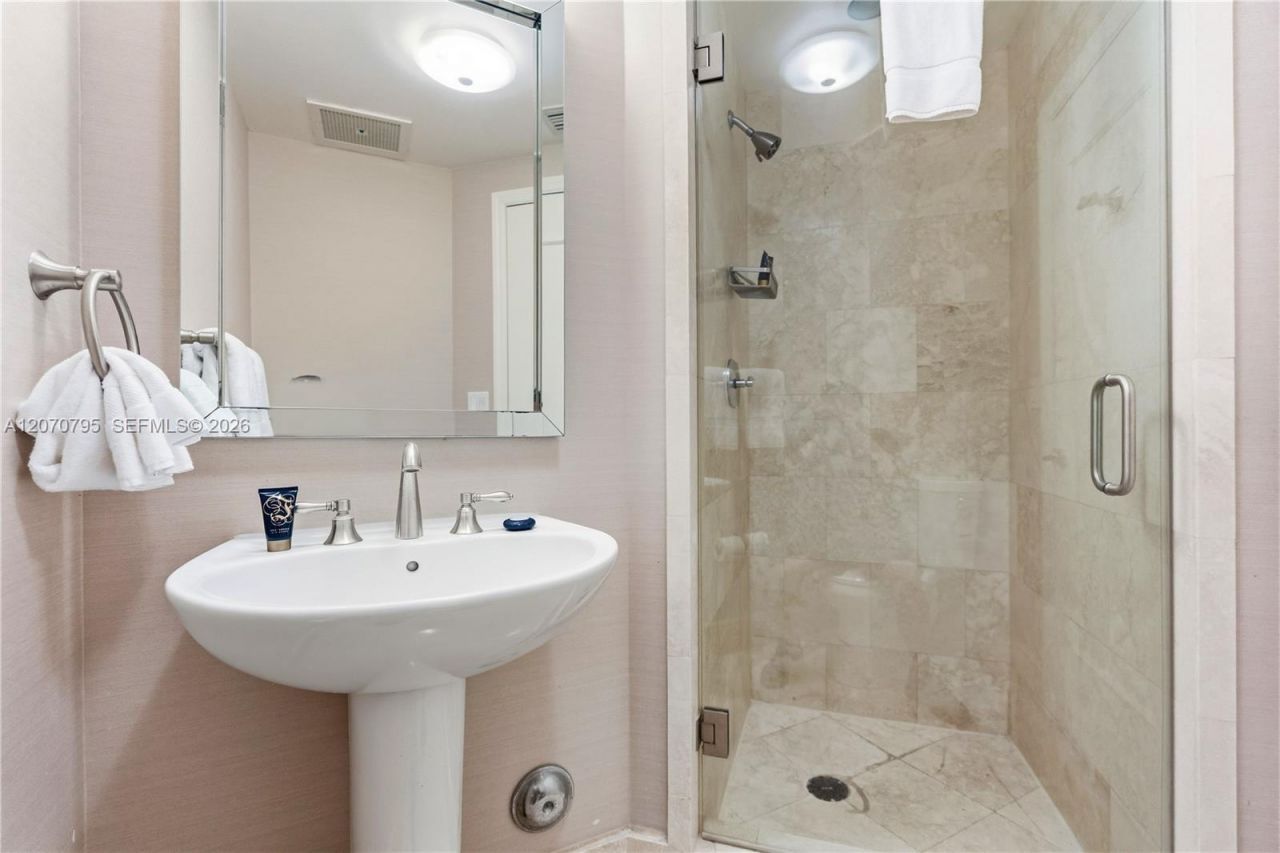 4401 Collins Ave , Unit 1915/1917, Miami Beach, FL 33140 Photo