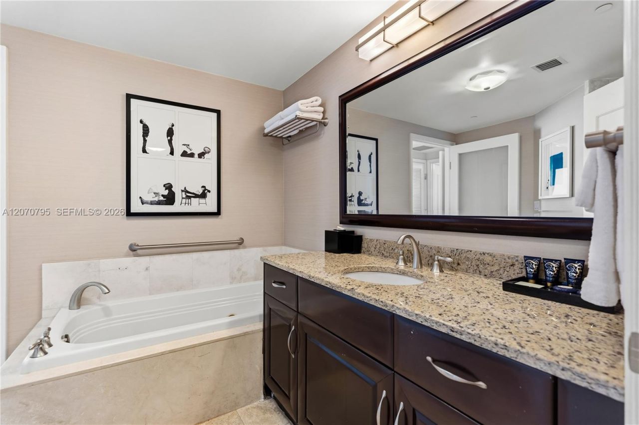 4401 Collins Ave , Unit 1915/1917, Miami Beach, FL 33140 Photo