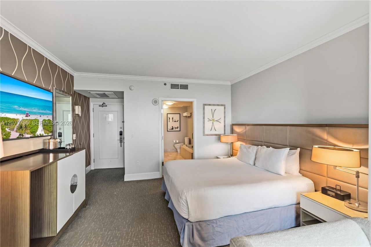 4401 Collins Ave , Unit 1915/1917, Miami Beach, FL 33140 Photo